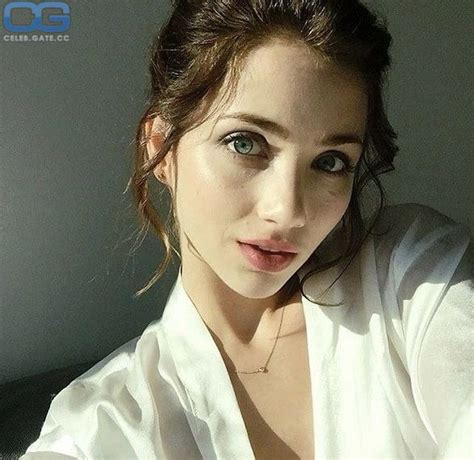 emily rudd topless|Emily Rudd Nude Photos, Scenes and Sex Tape